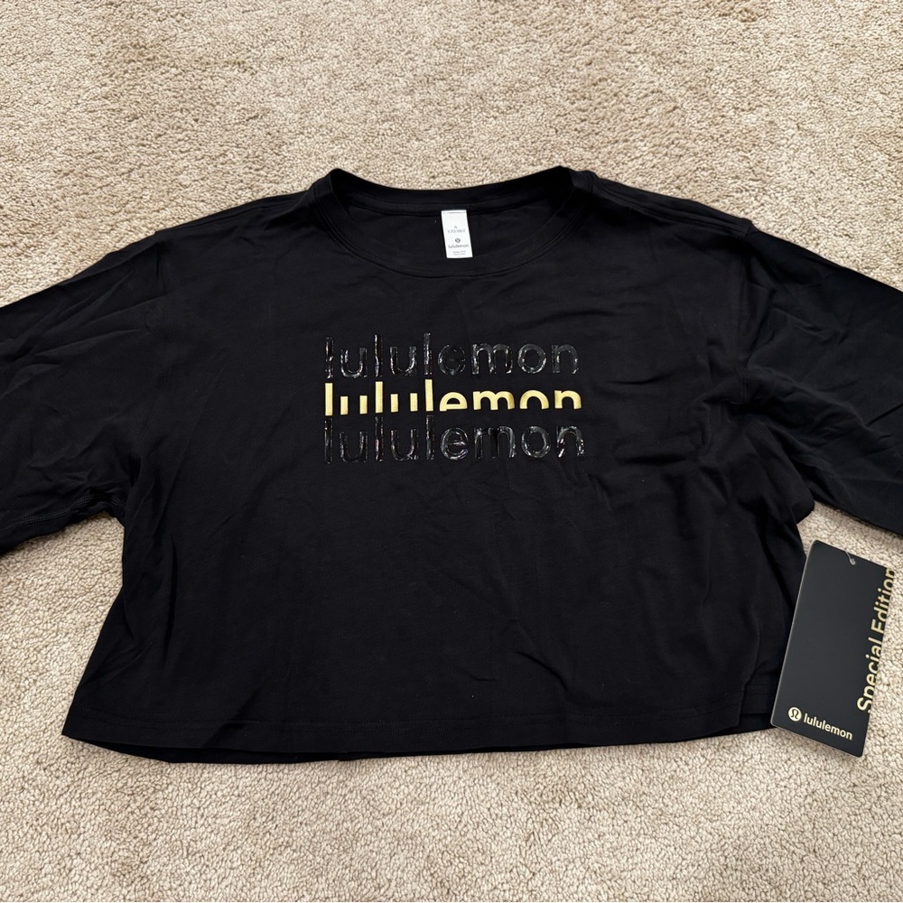 NWT Lululemon Cortes Crop Tee *Logo Graphic Size 6 Black Gold